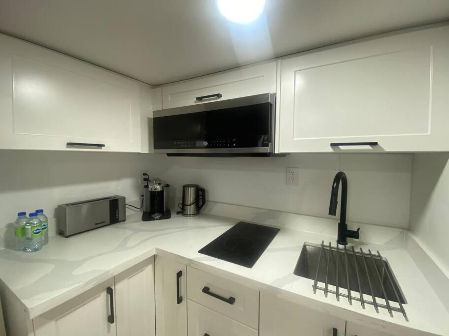 Apartment Entire Place In Downtown 2 Bedroom Basement *